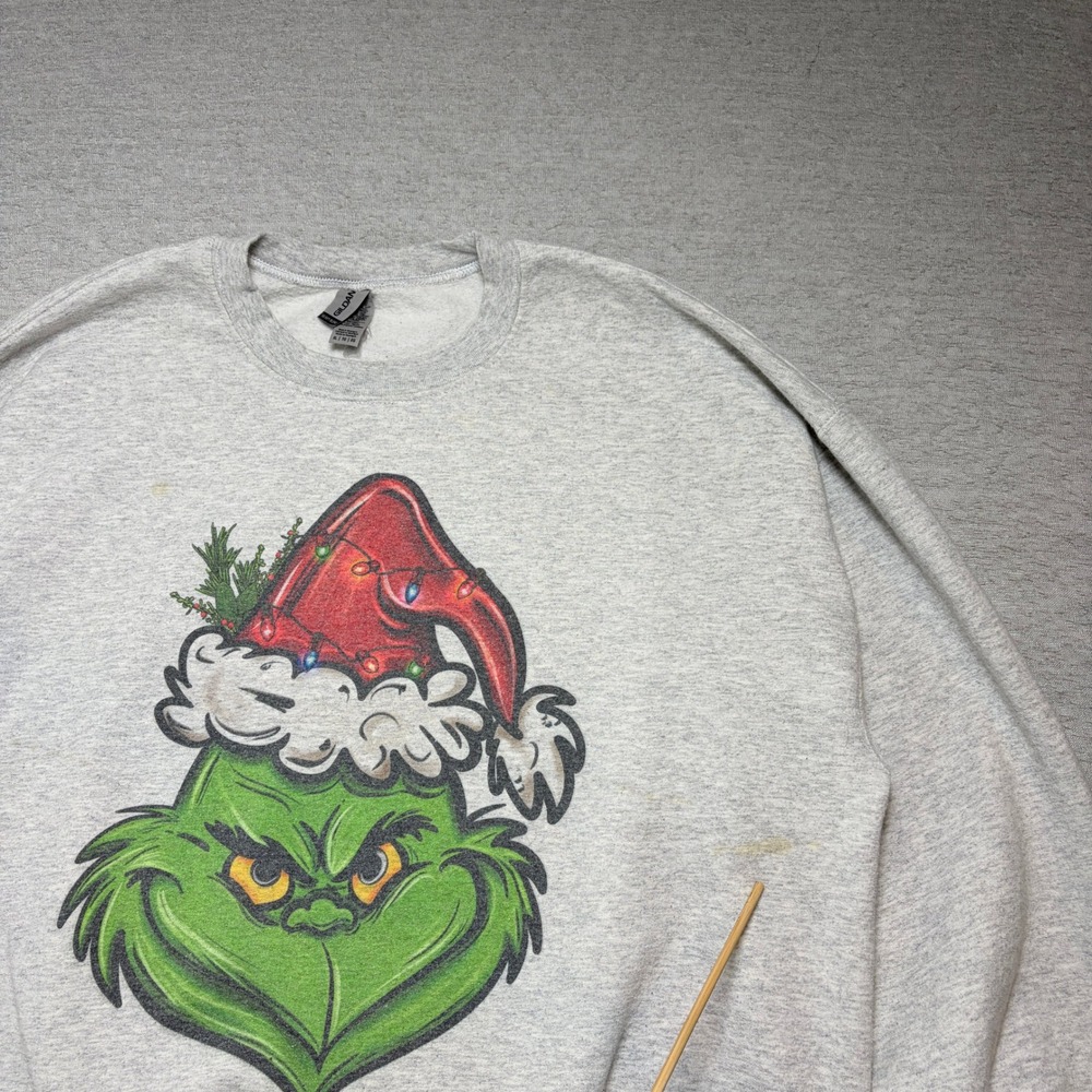 Gildan Mens Sweatshirt XL Gray The Grinch Christmas Graphic Crewneck Pullover - Picture 8 of 9